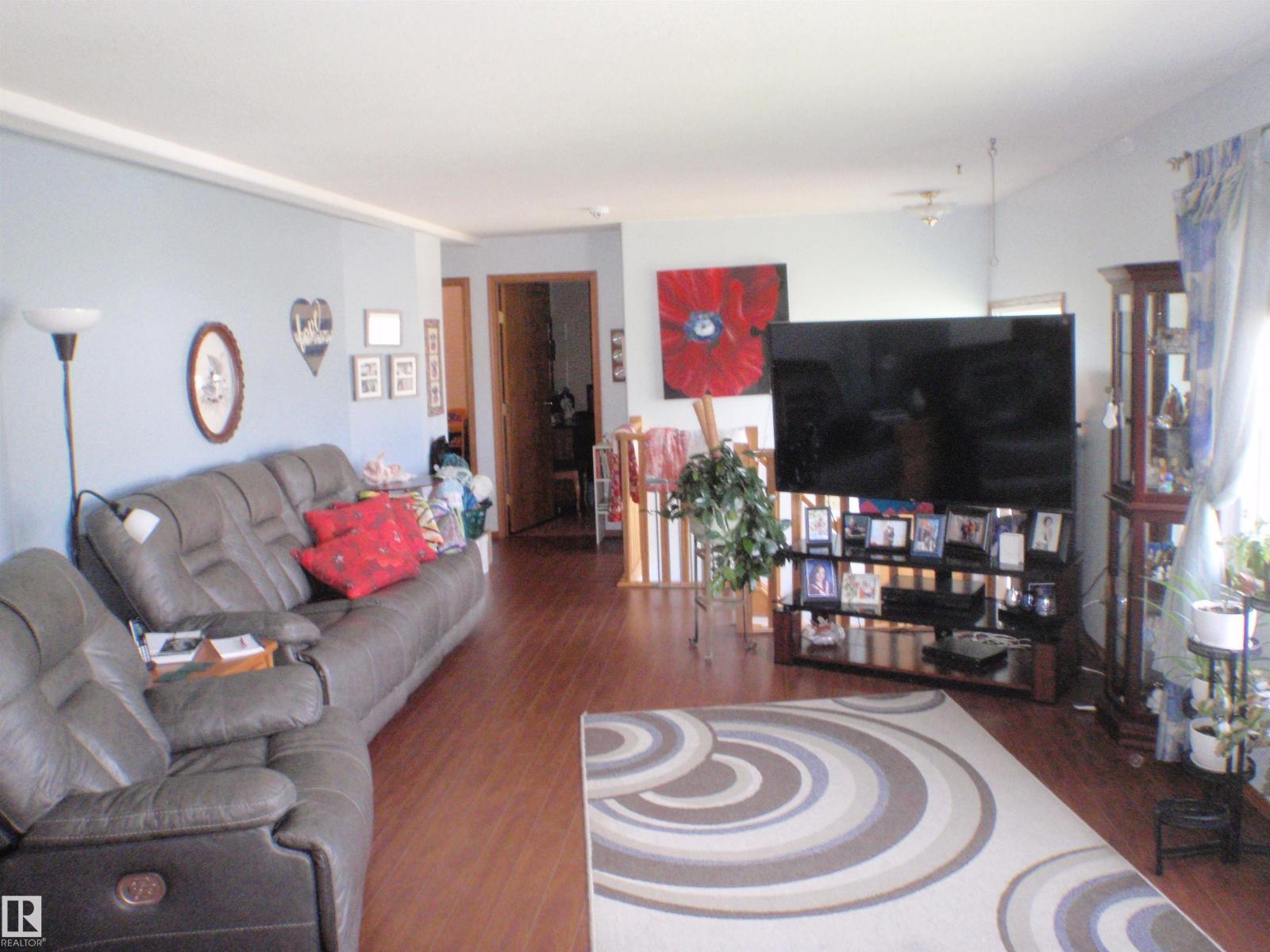 3 Hillside AV — photo 31