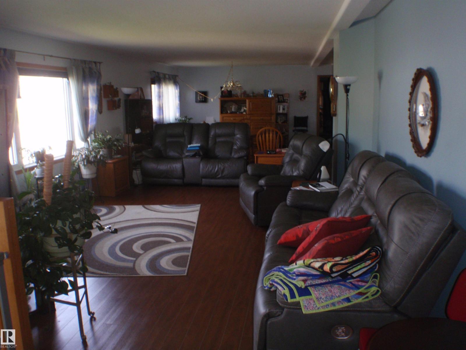 3 Hillside AV — photo 32