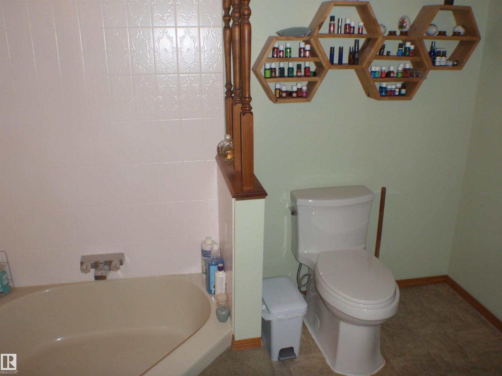 3 Hillside AV — photo 37