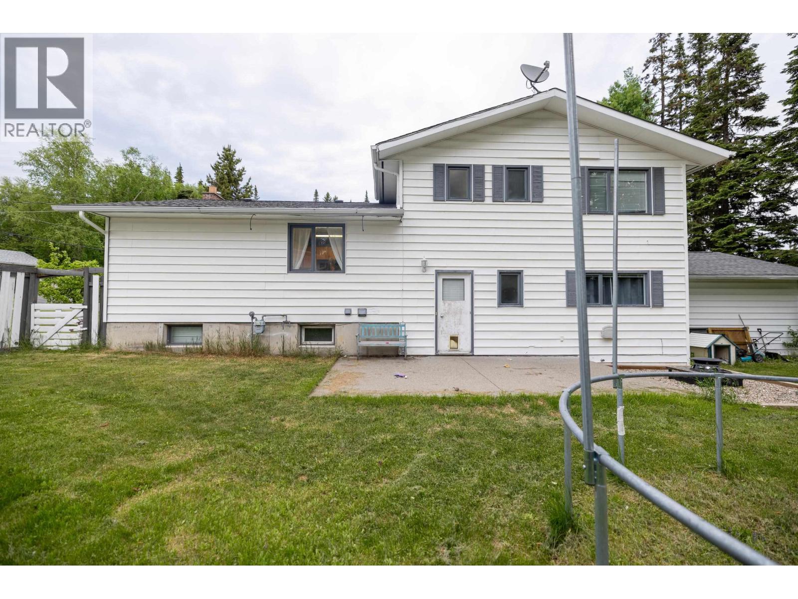4327 MONTGOMERY CRESCENT - 27