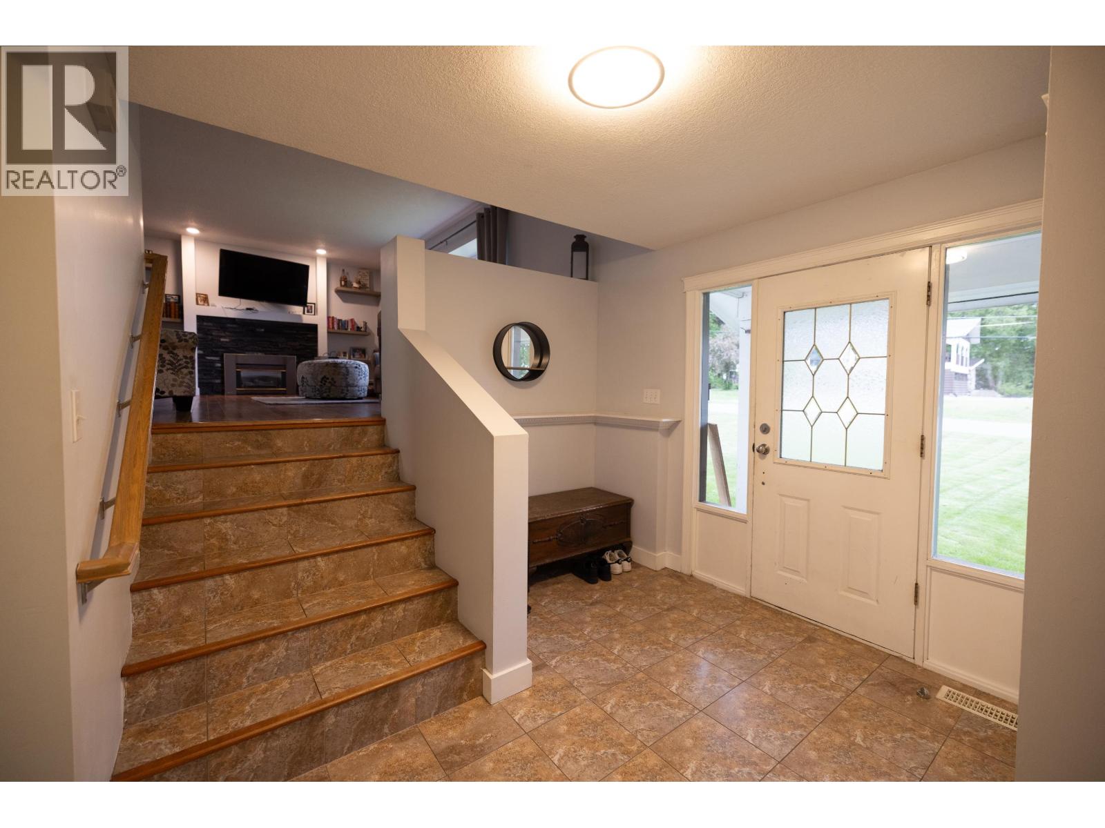 4327 MONTGOMERY CRESCENT - 6