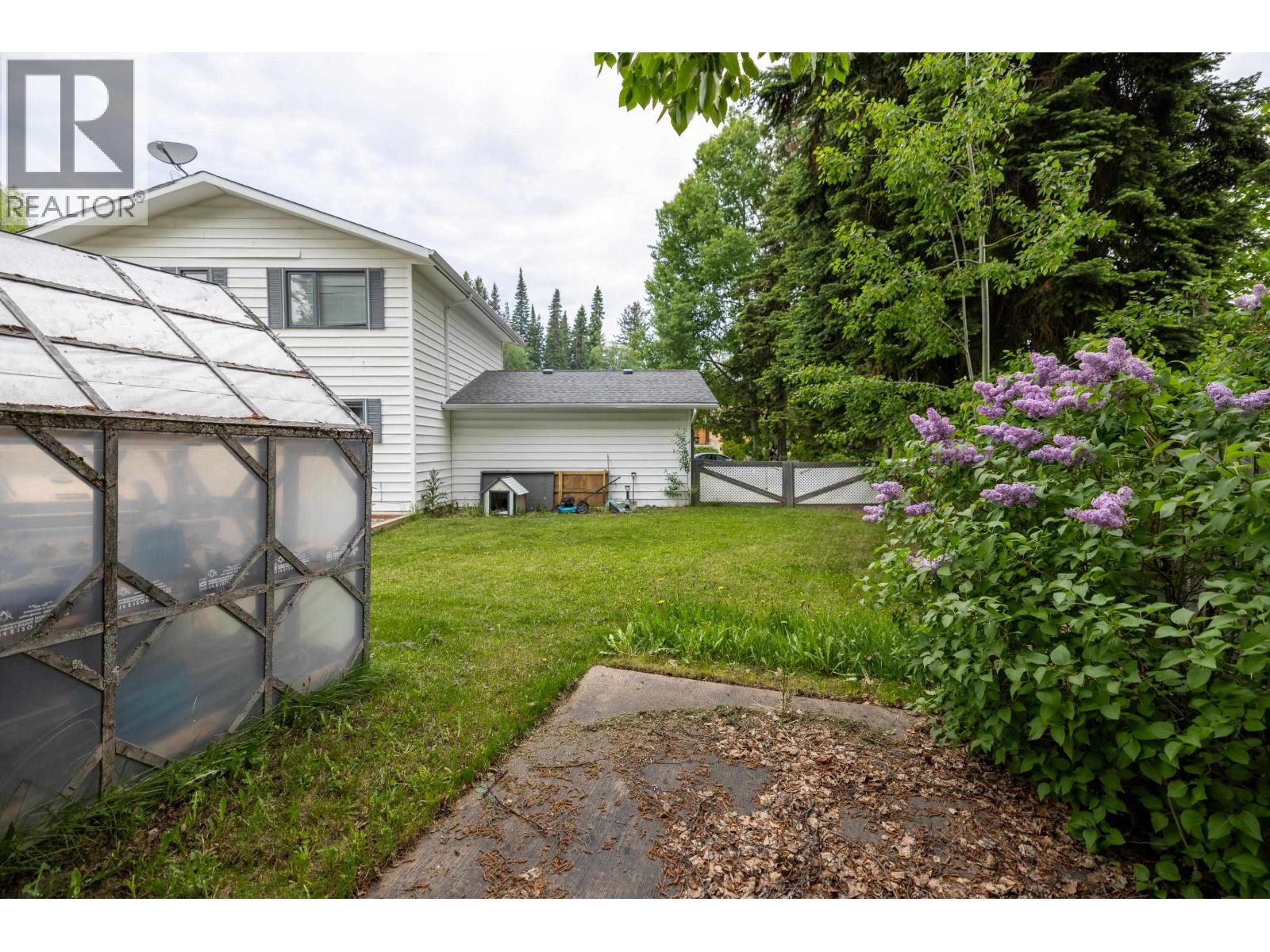 4327 MONTGOMERY CRESCENT - 29