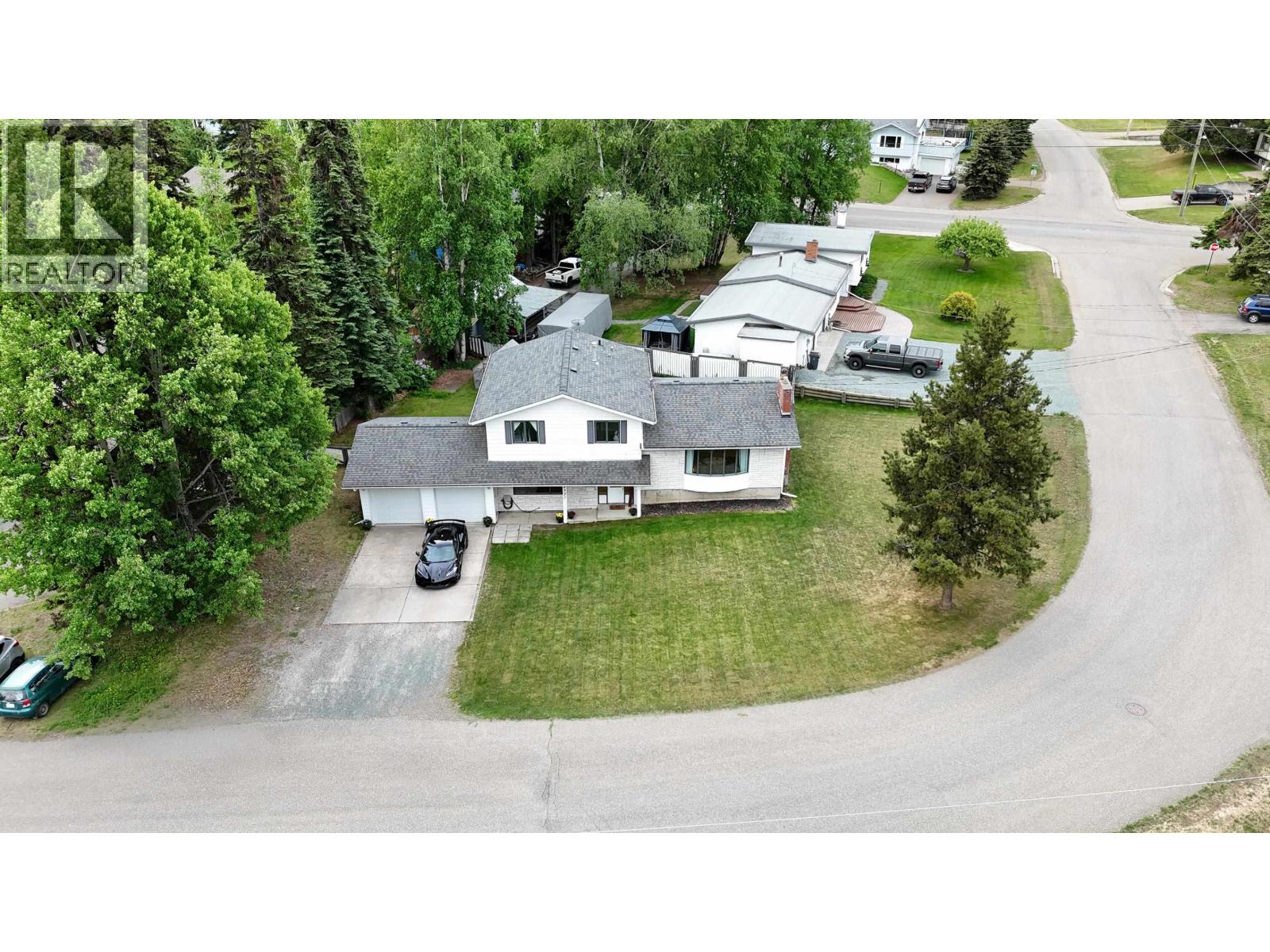 4327 MONTGOMERY CRESCENT - 32
