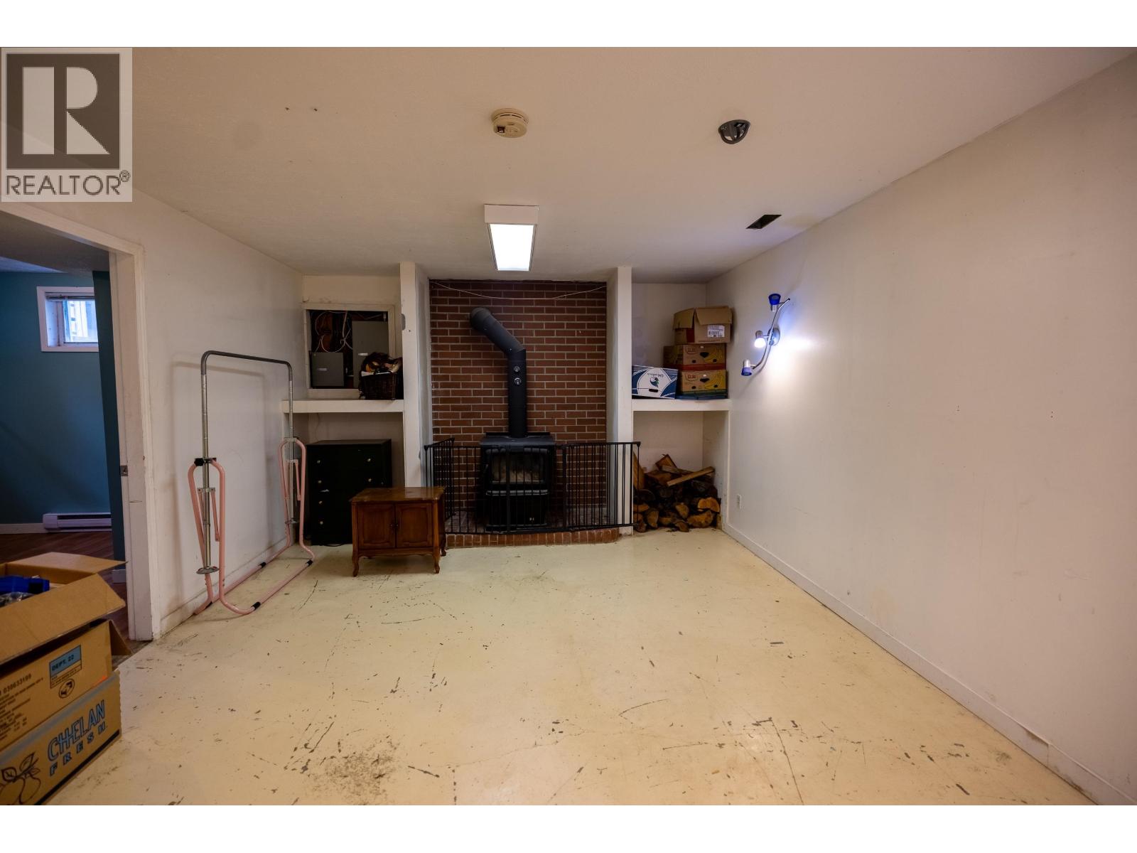 4327 MONTGOMERY CRESCENT - 23