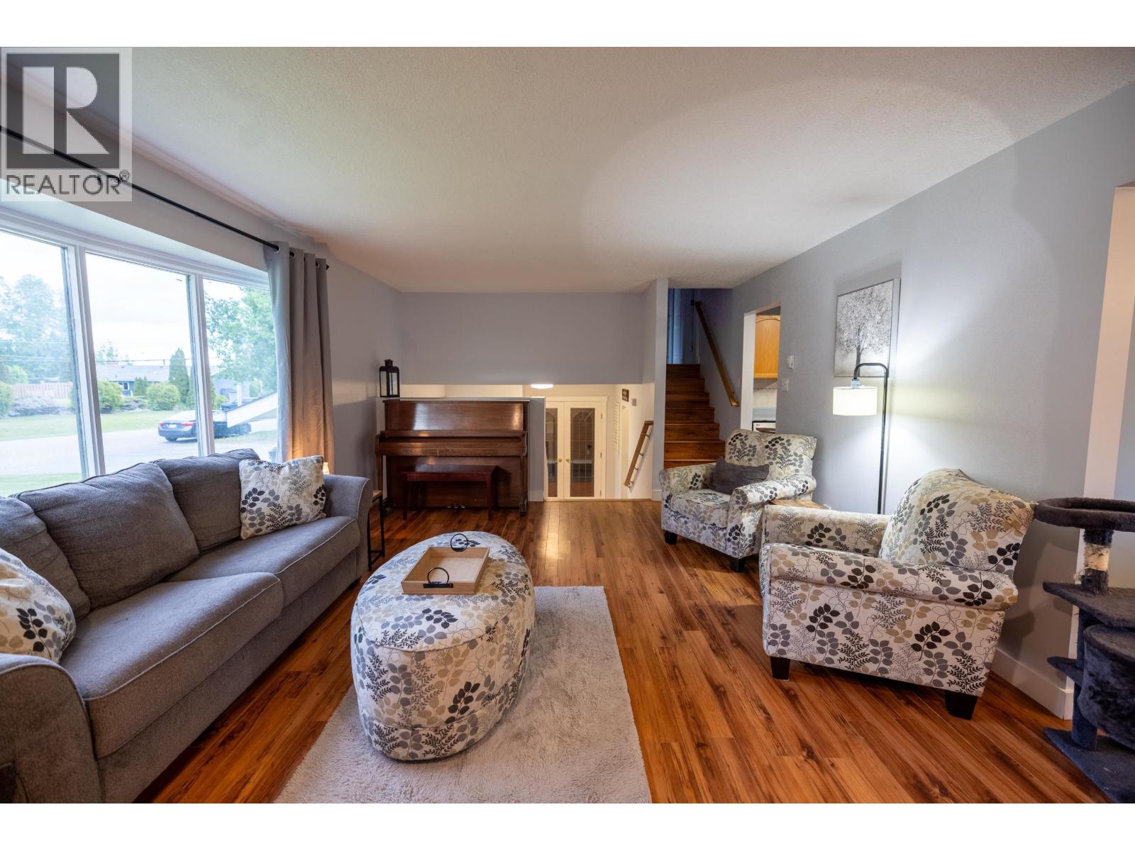 Photo 9 of 33 — 4327 MONTGOMERY CRESCENT · Prince George, BC