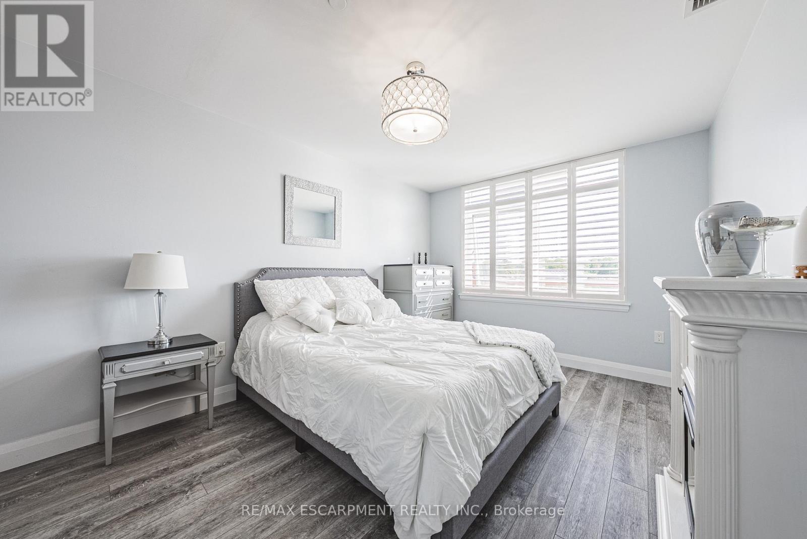 #317 1 REDFERN AVENUE - 11