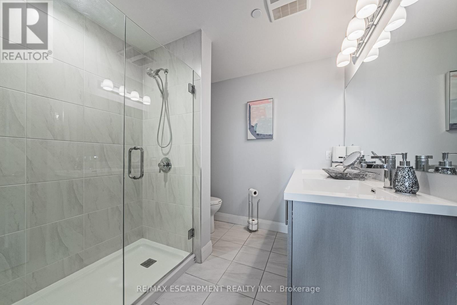 #317 1 REDFERN AVENUE - 12
