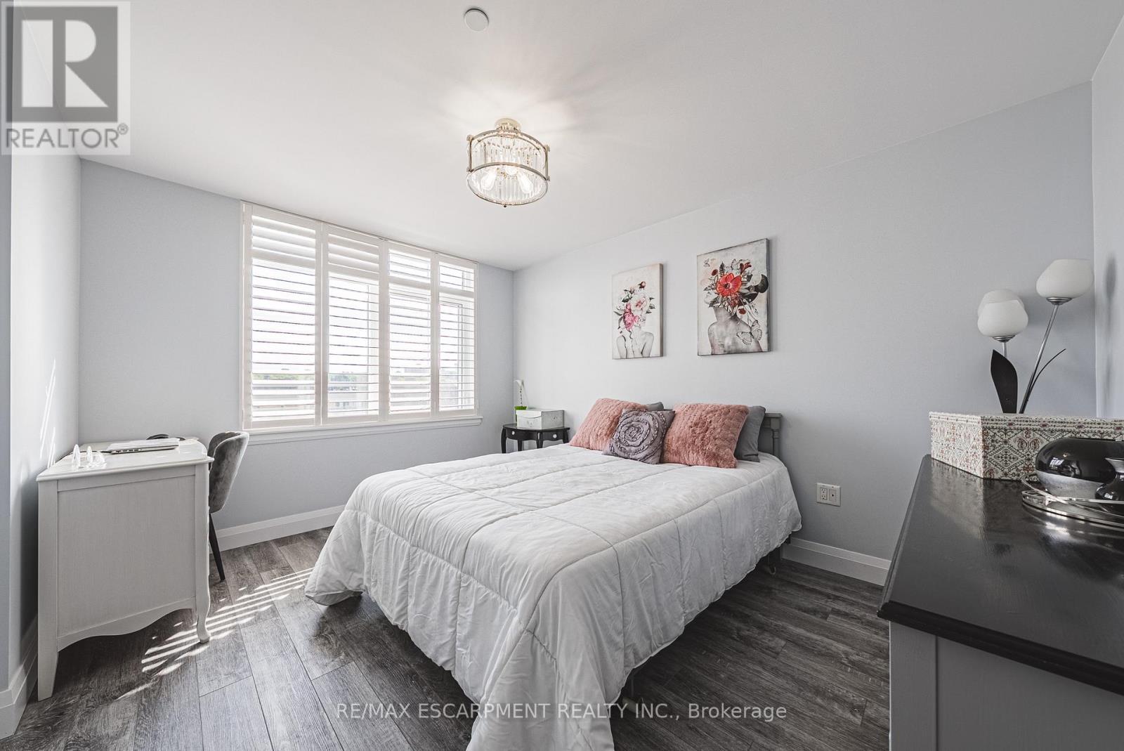 #317 1 REDFERN AVENUE - 13
