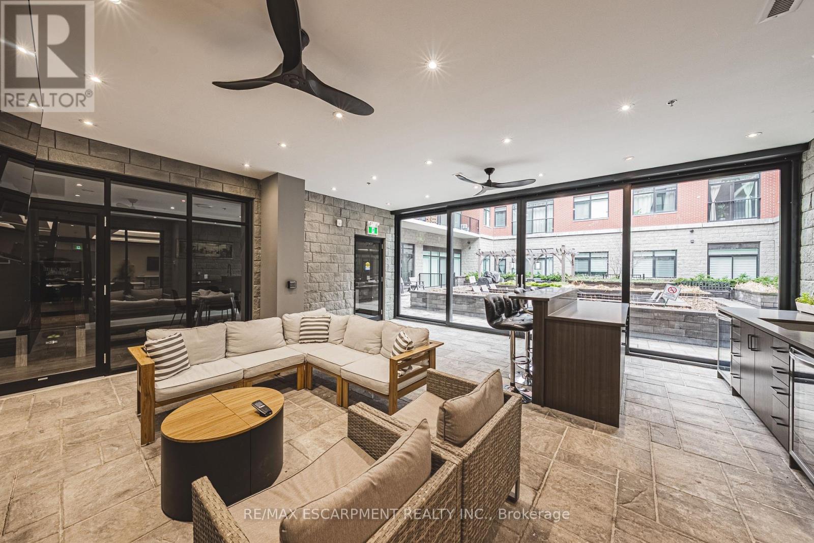 #317 1 REDFERN AVENUE - 17