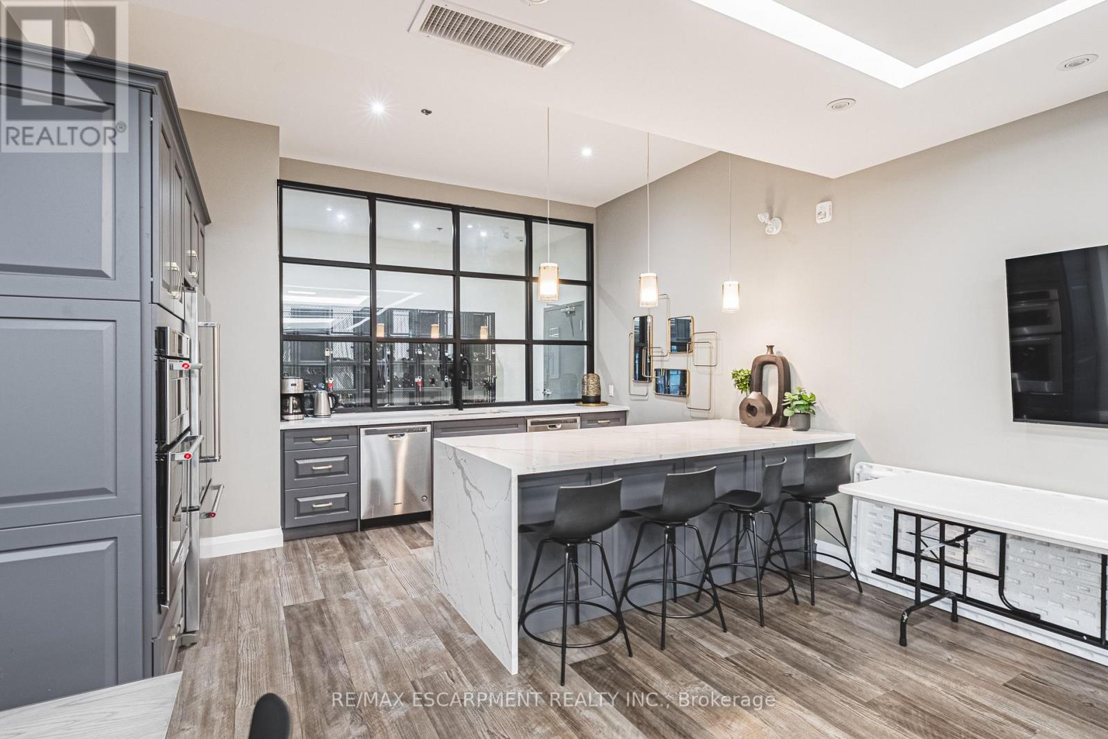 #317 1 REDFERN AVENUE - 23