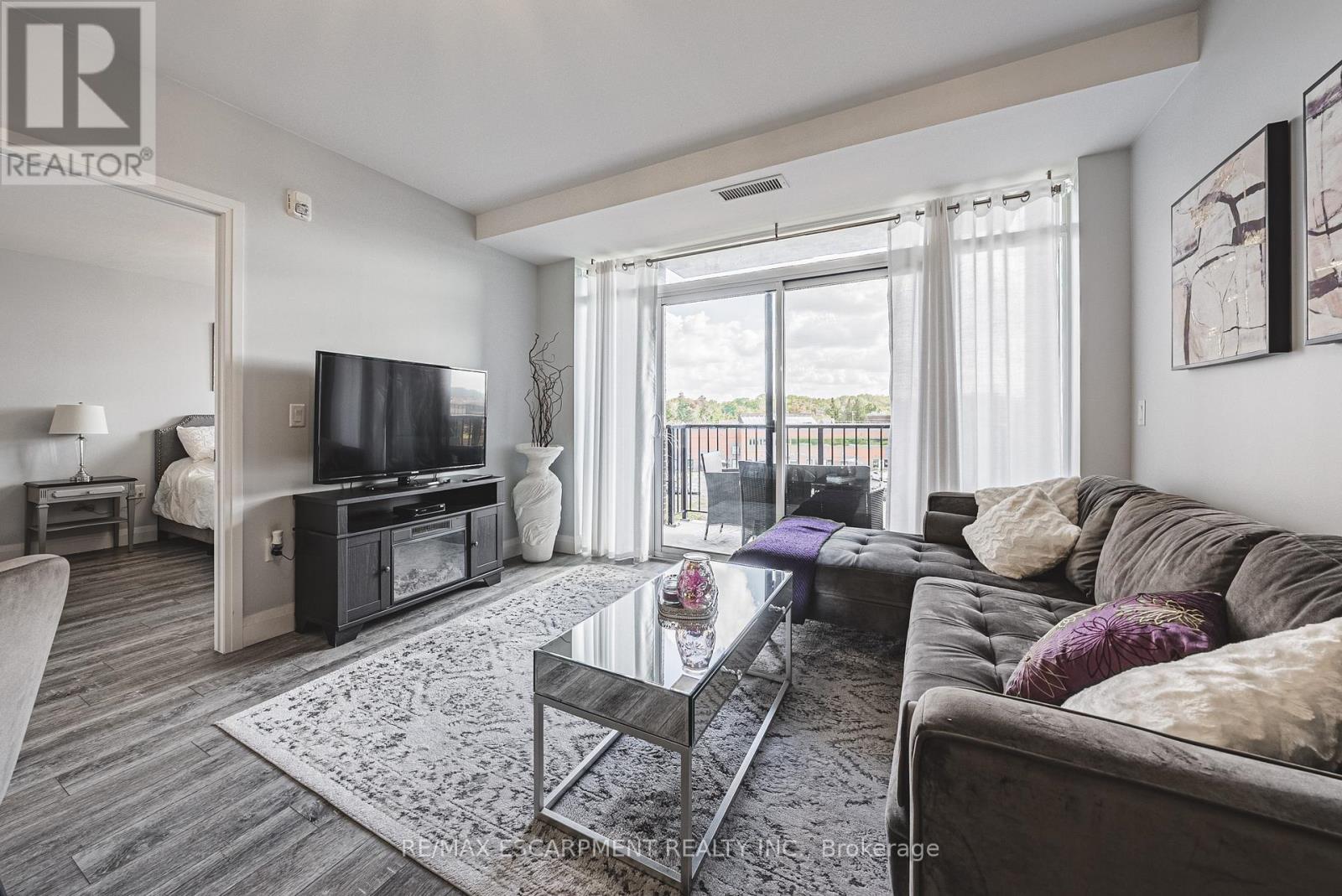 #317 1 REDFERN AVENUE - 8