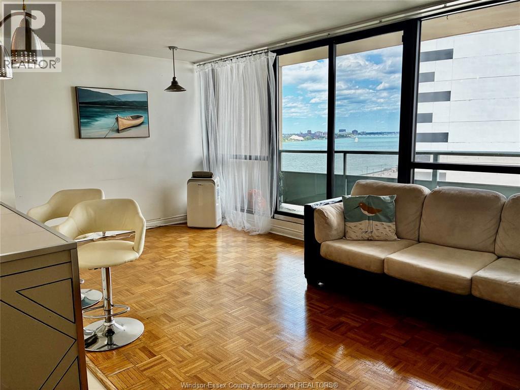 #1412 111 Riverside DRIVE East - 18