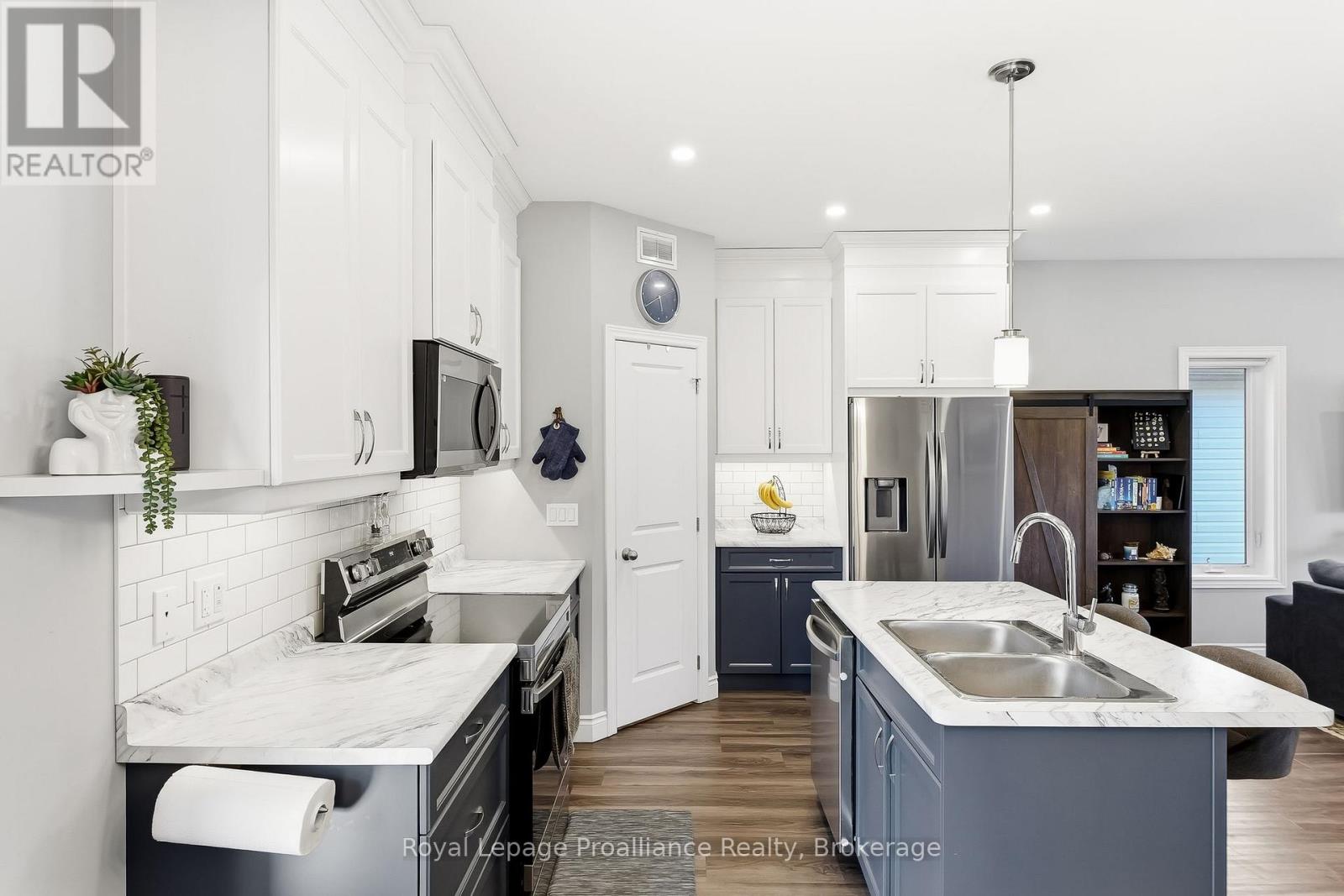 33 RABBIT ROAD - 12