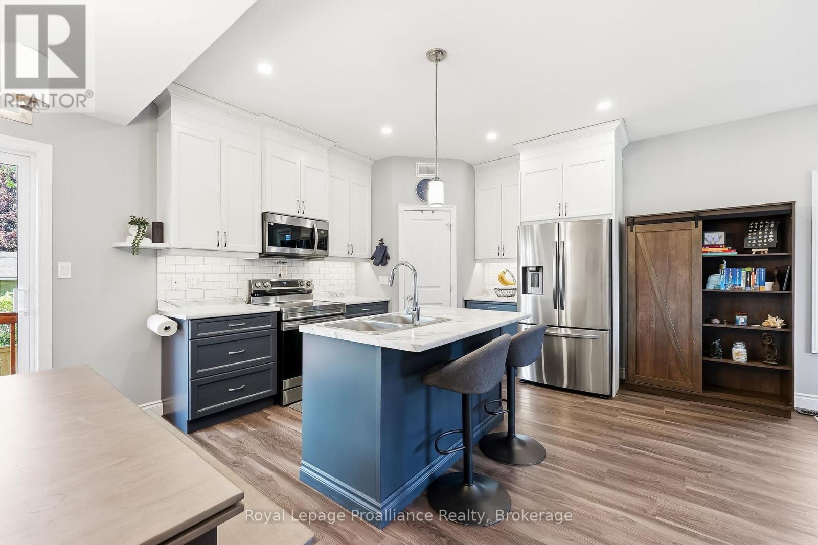 33 RABBIT ROAD - 15