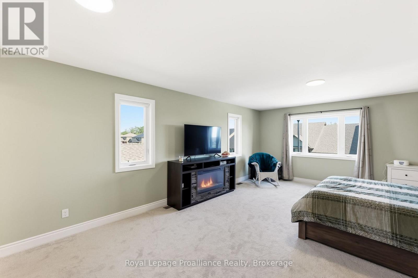 33 RABBIT ROAD - 22
