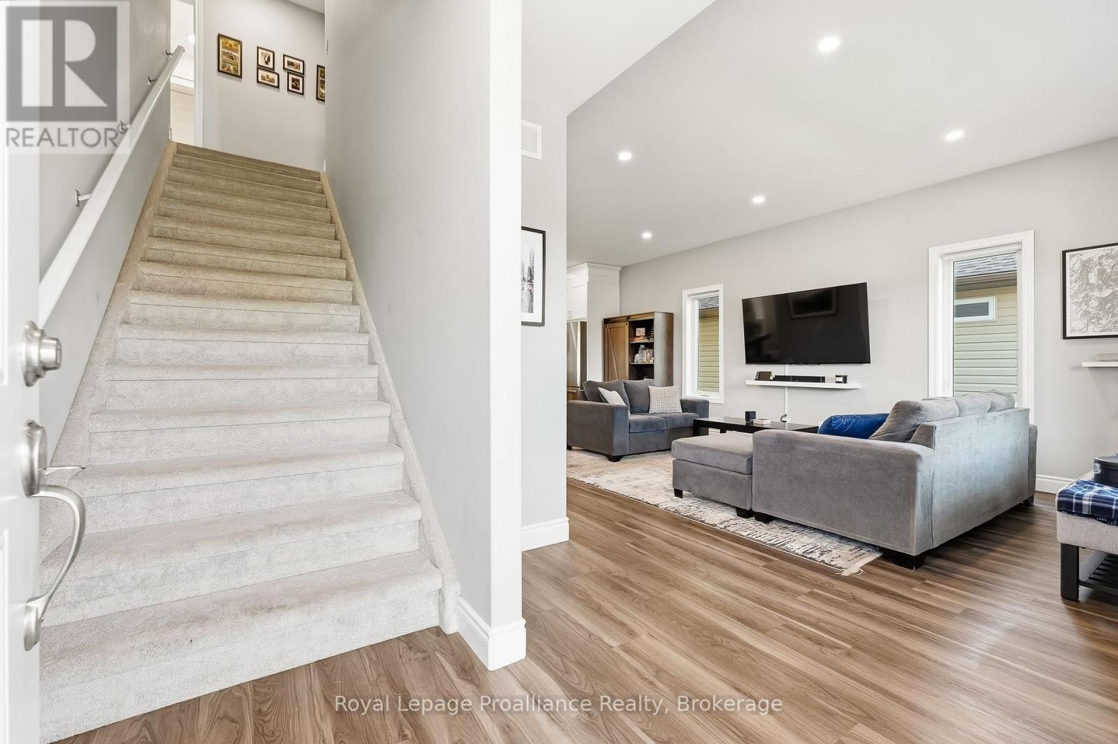 33 RABBIT ROAD - 6