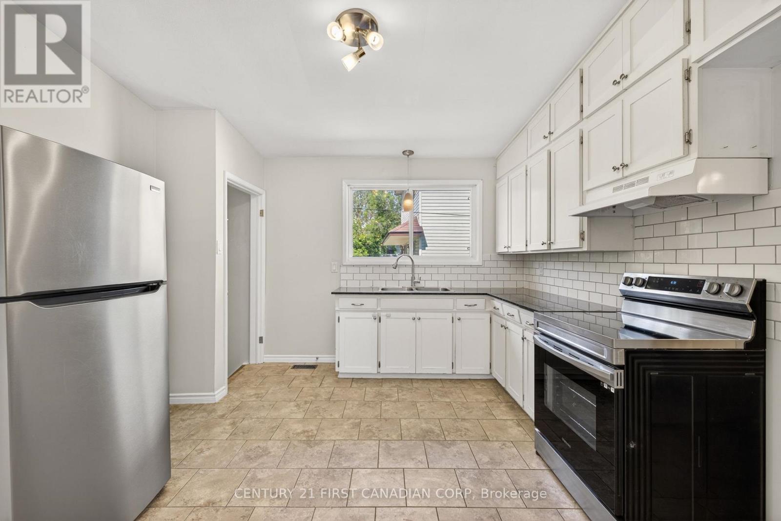 372 DIEPPE STREET - 10