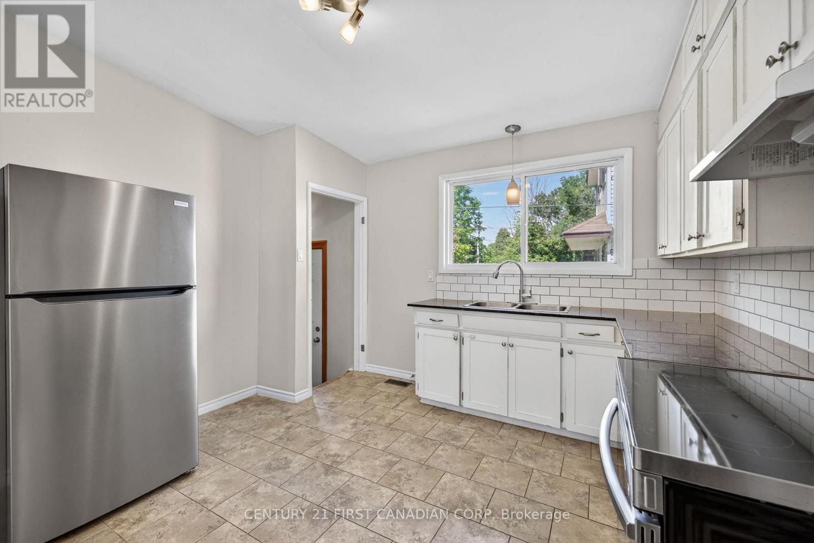 372 DIEPPE STREET - 11