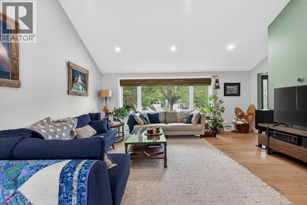 27 Bow Village Crescent NW — photo 9