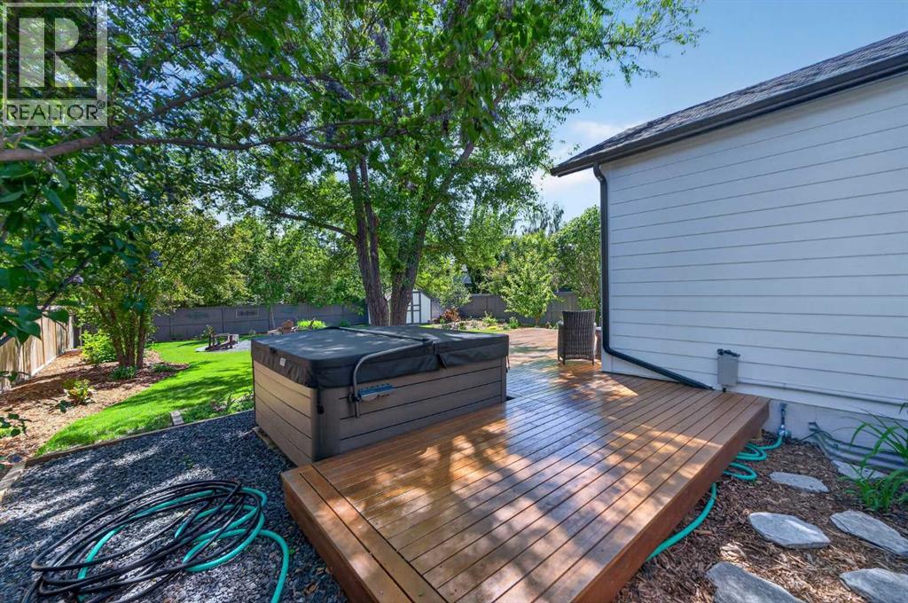 27 Bow Village Crescent NW — photo 43