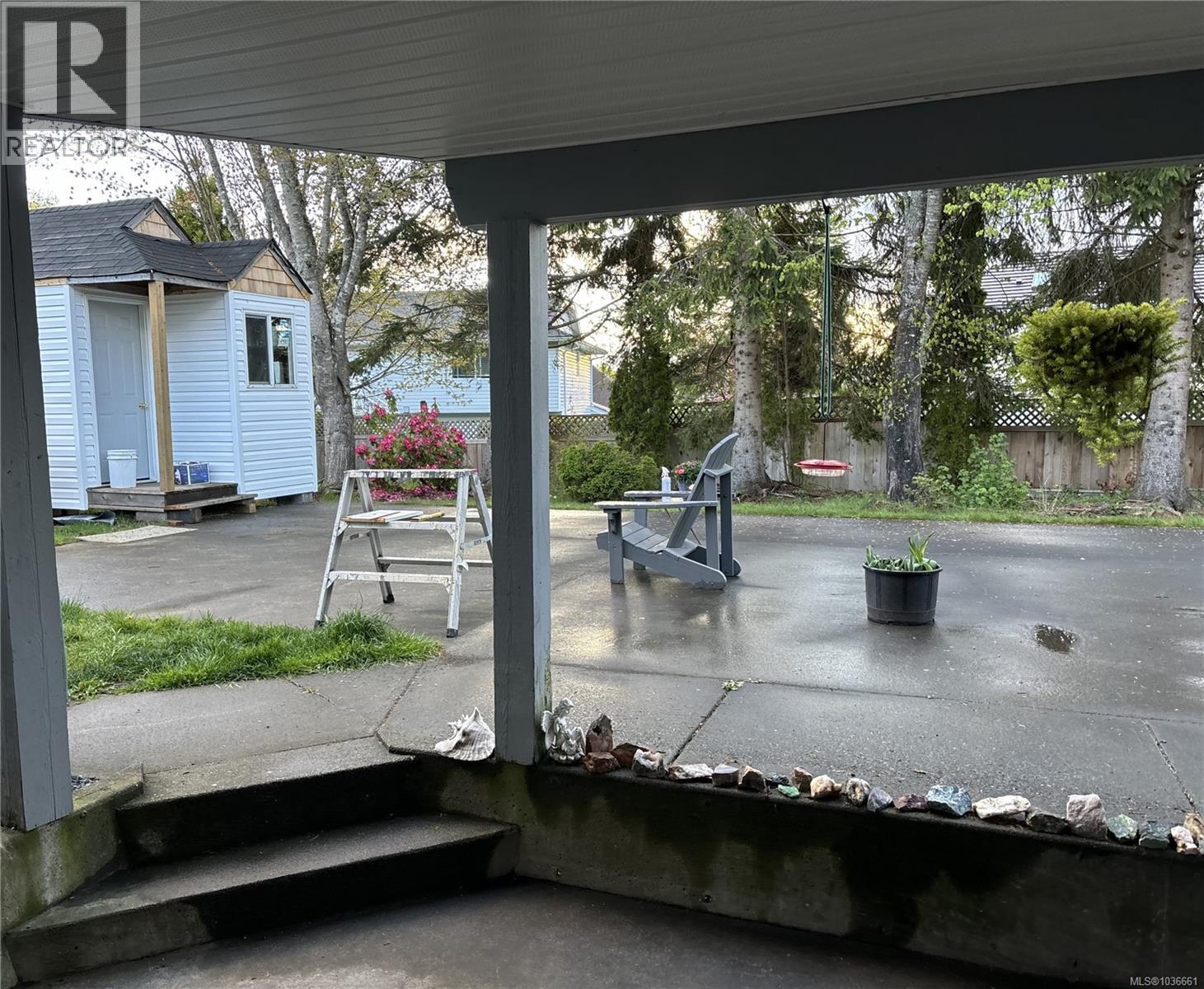 889 Highwood Dr, Comox