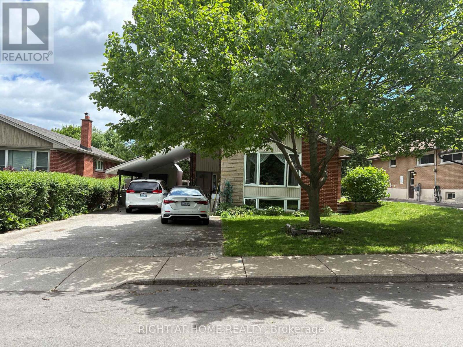 82 BLACKWOOD CRESCENT - 1
