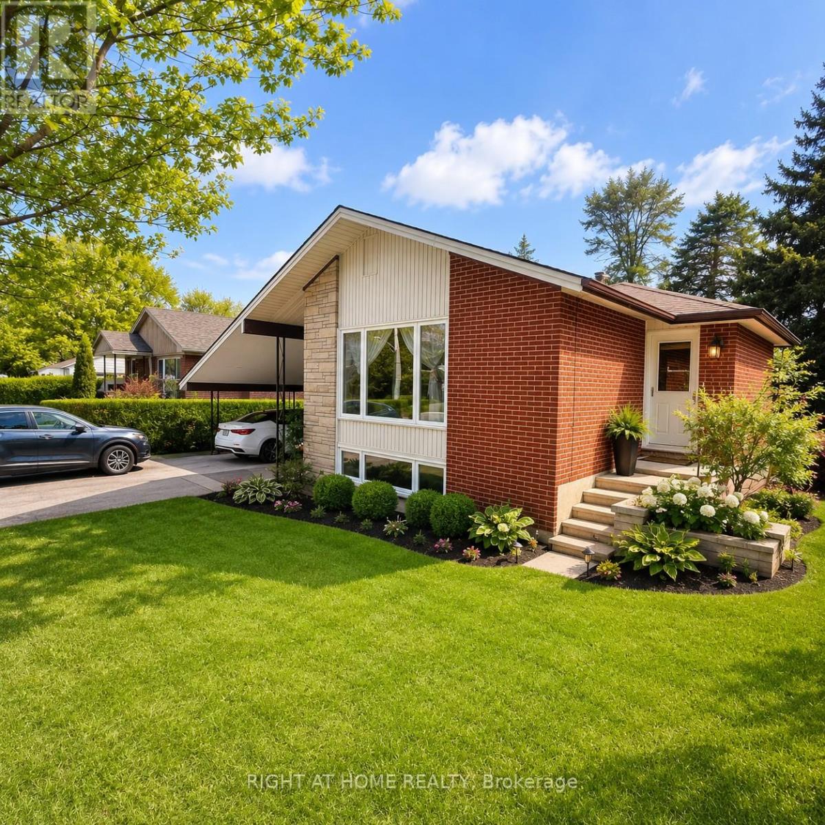 82 BLACKWOOD CRESCENT - 2