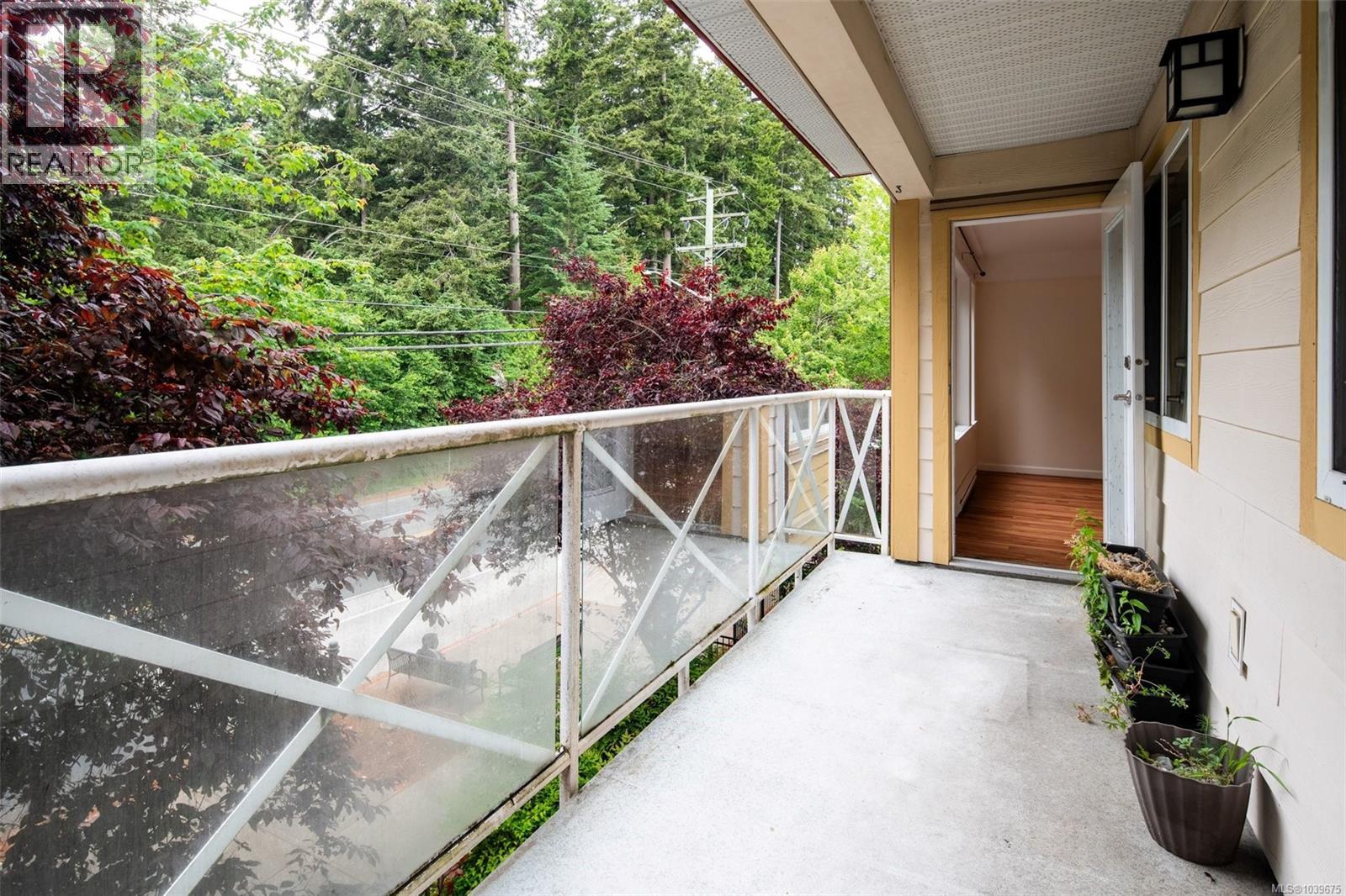 #307 364 Goldstream Ave - 11