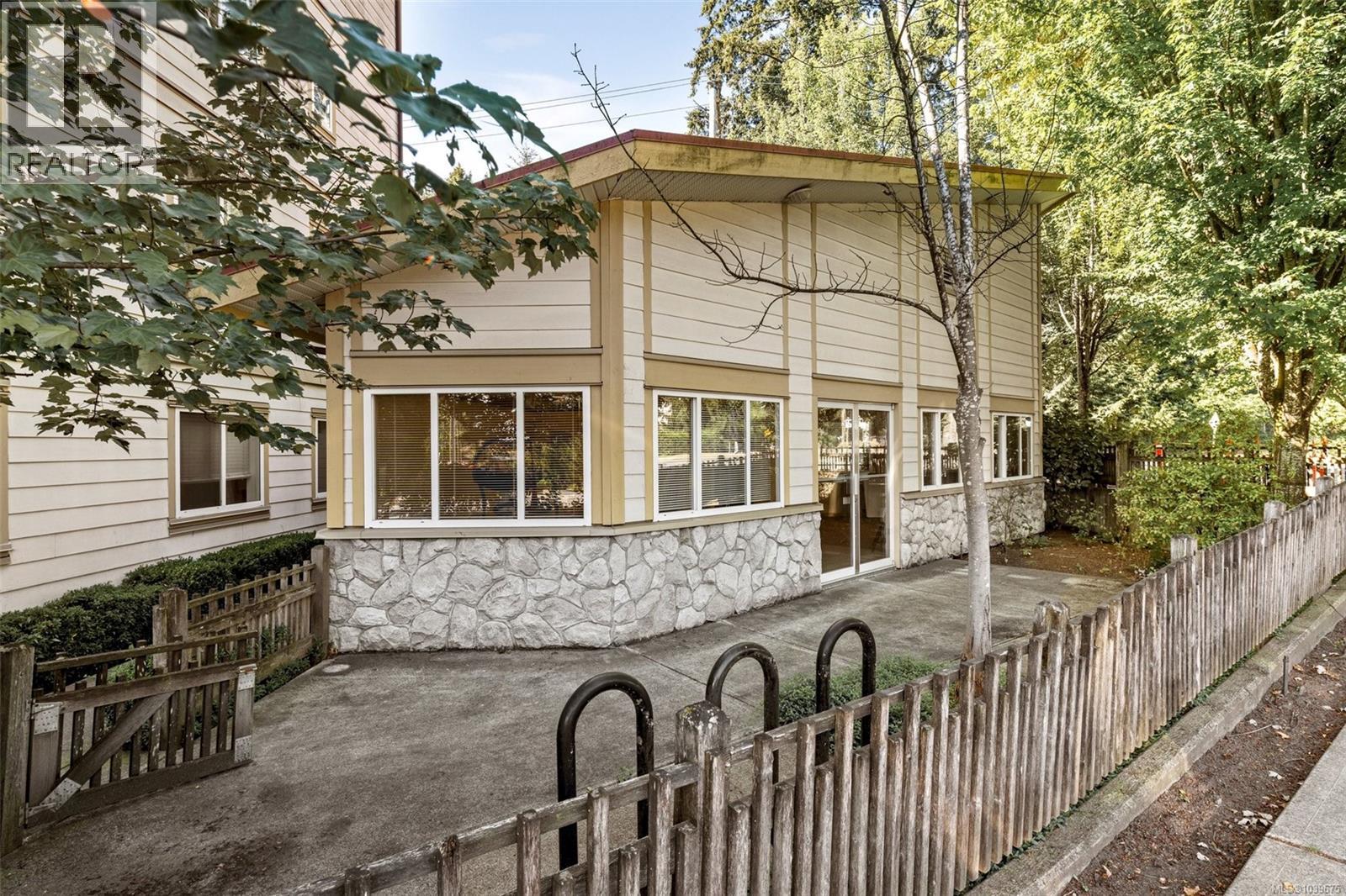 #307 364 Goldstream Ave - 21
