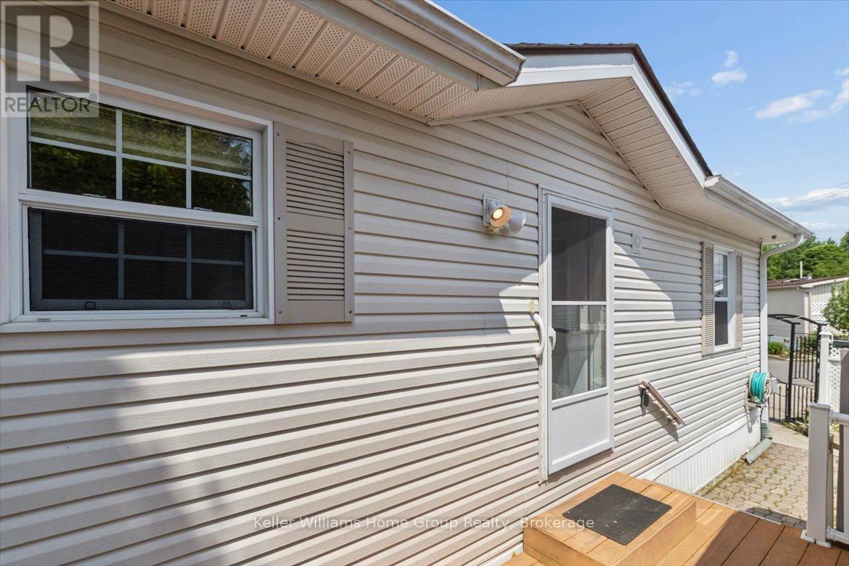 10 HEMLOCK CRESCENT - 23