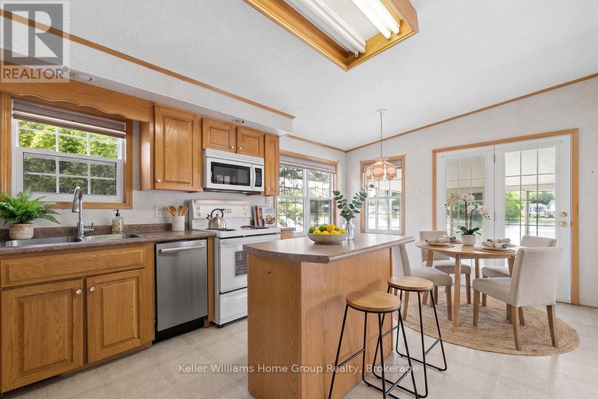 10 HEMLOCK CRESCENT - 26