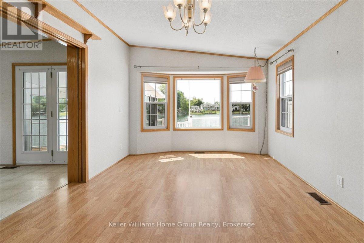 10 HEMLOCK CRESCENT - 33