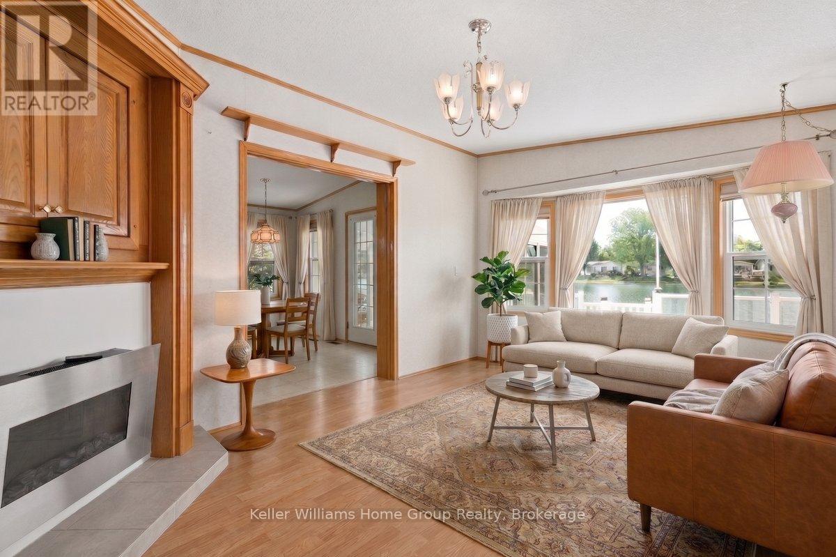 10 HEMLOCK CRESCENT - 34