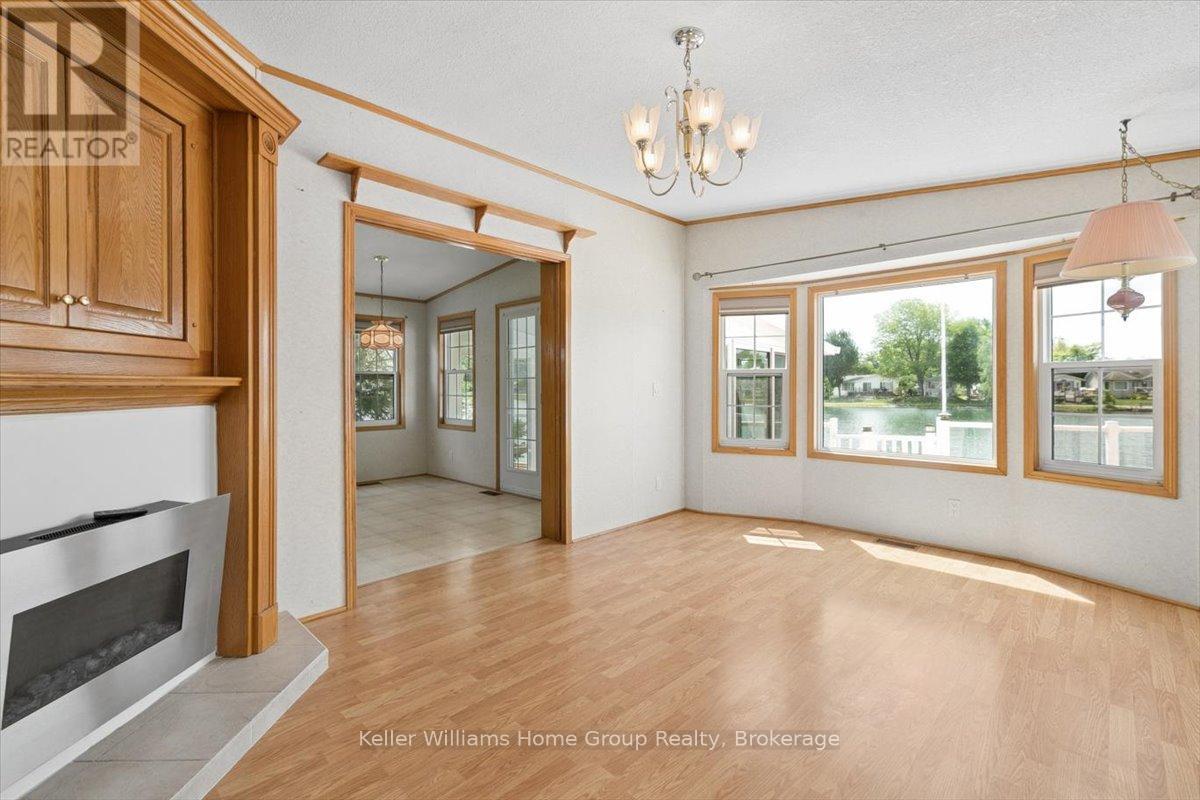 10 HEMLOCK CRESCENT - 35