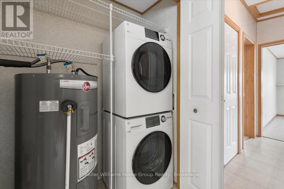 10 HEMLOCK CRESCENT - 37