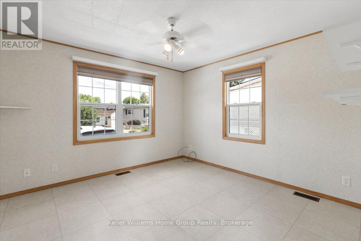 10 HEMLOCK CRESCENT - 39