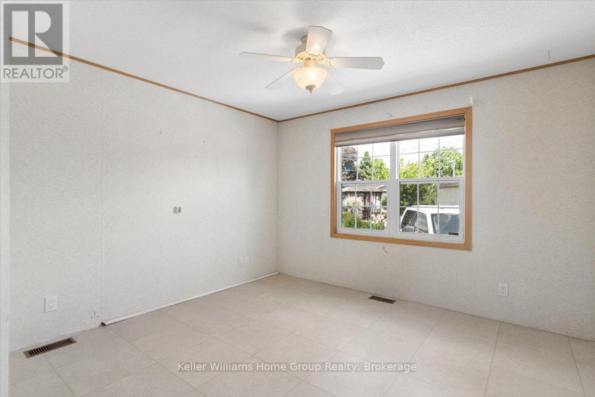 10 HEMLOCK CRESCENT - 41