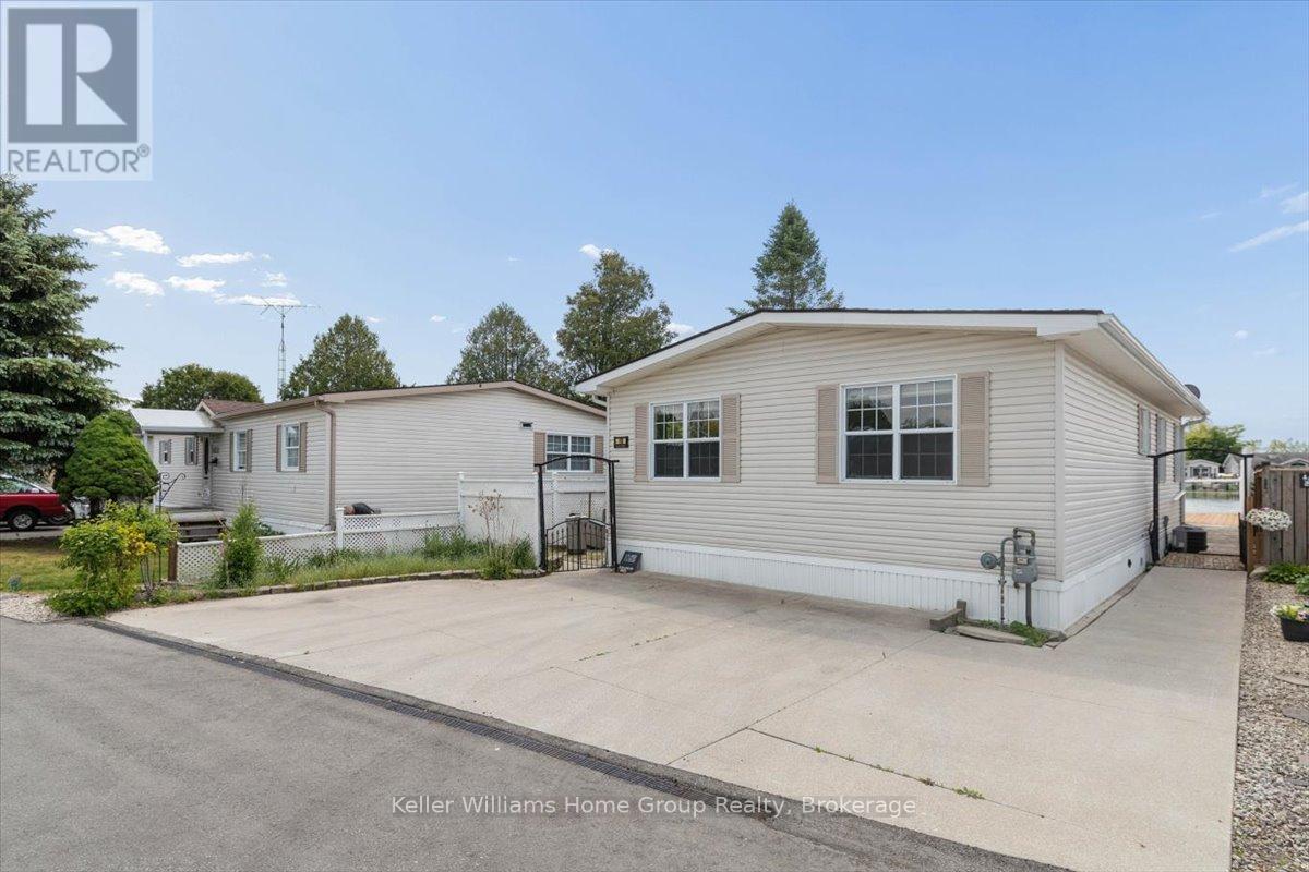10 HEMLOCK CRESCENT - 44