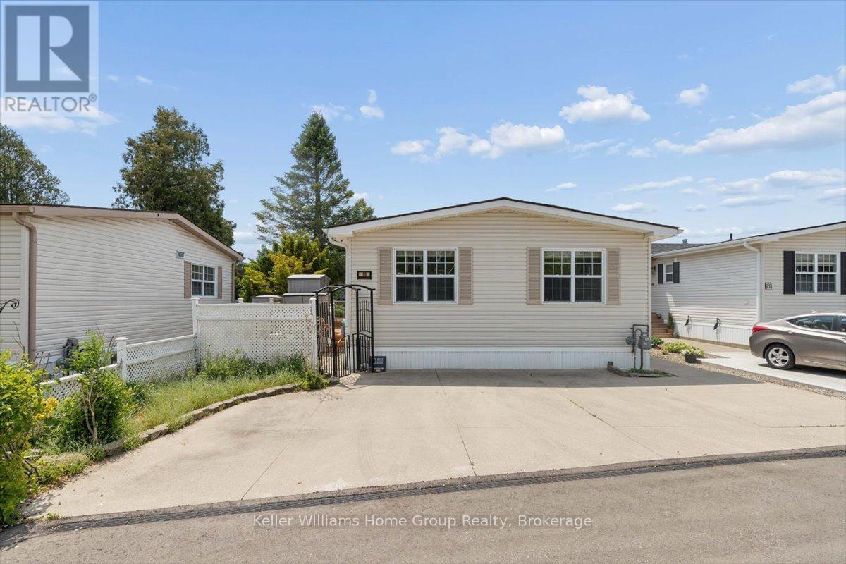 10 HEMLOCK CRESCENT - 45
