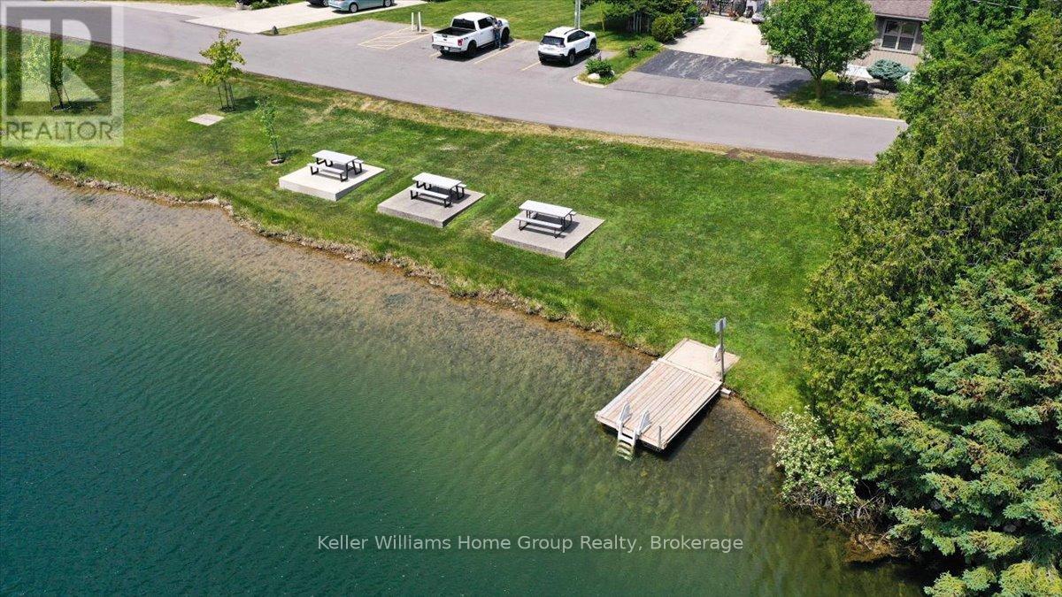 10 HEMLOCK CRESCENT - 46