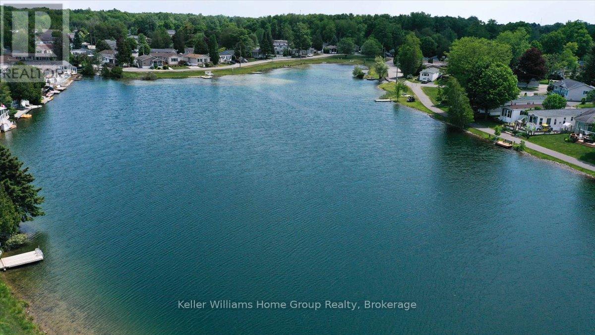 10 HEMLOCK CRESCENT - 47
