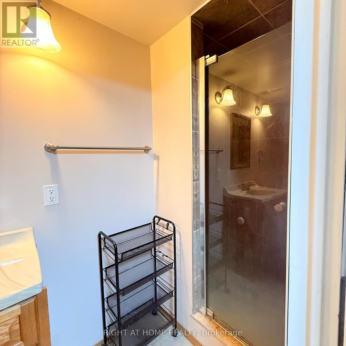 82 BLACKWOOD CRESCENT - 22