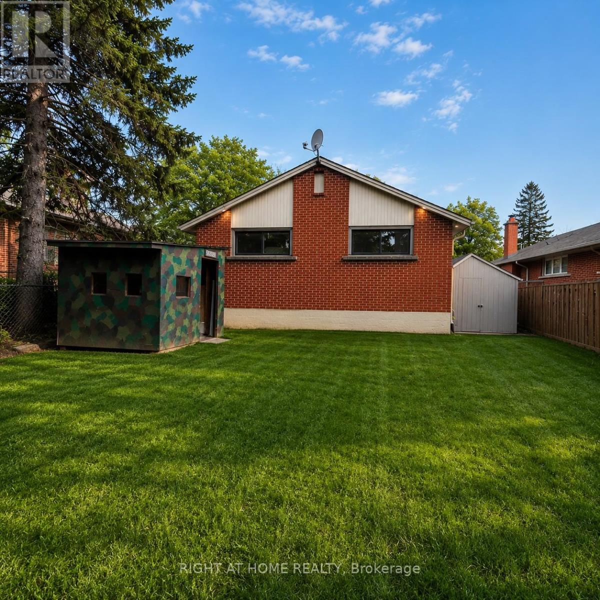 82 BLACKWOOD CRESCENT - 26
