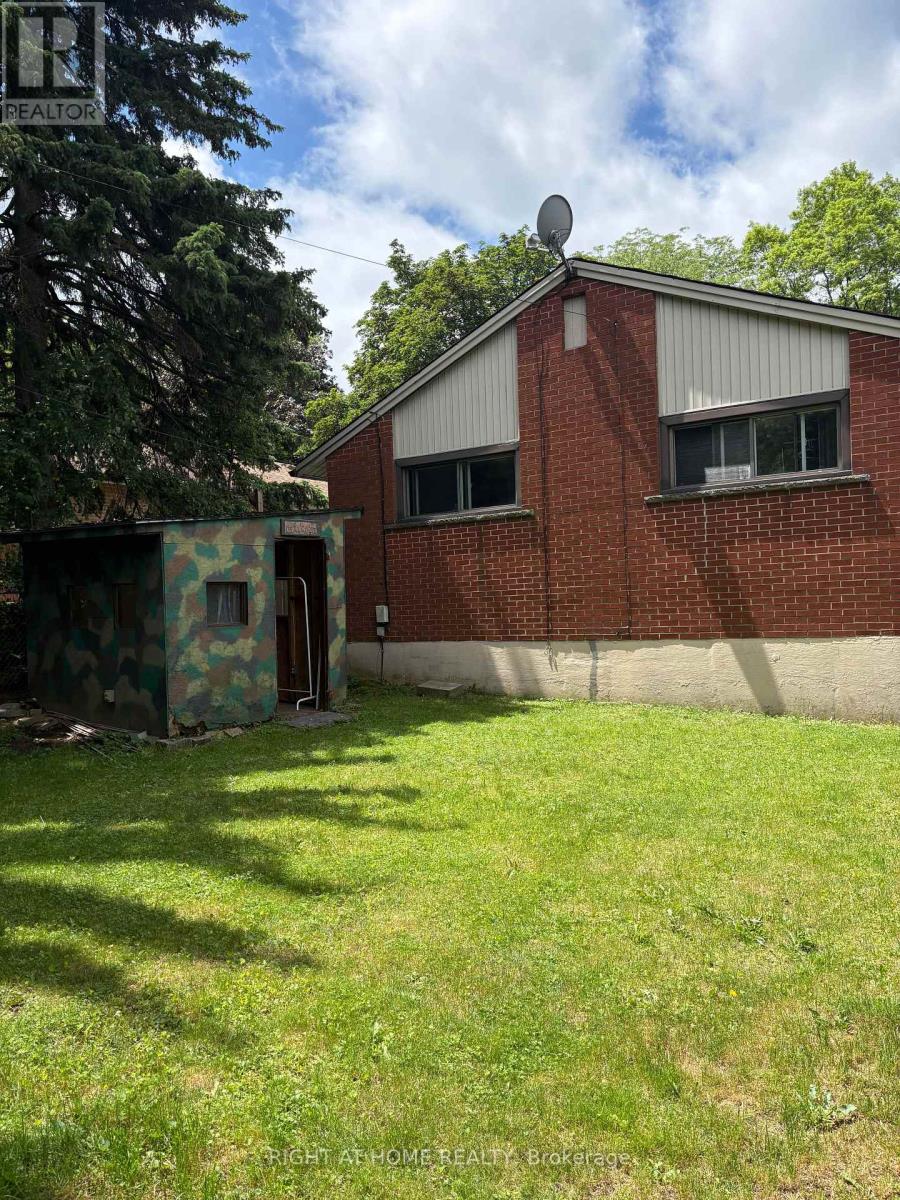 82 BLACKWOOD CRESCENT - 27