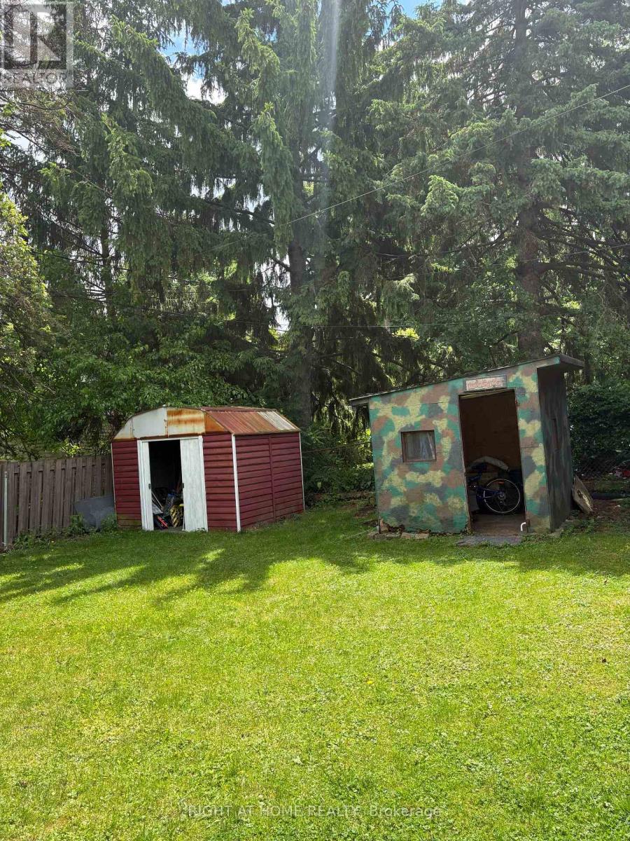 82 BLACKWOOD CRESCENT - 28