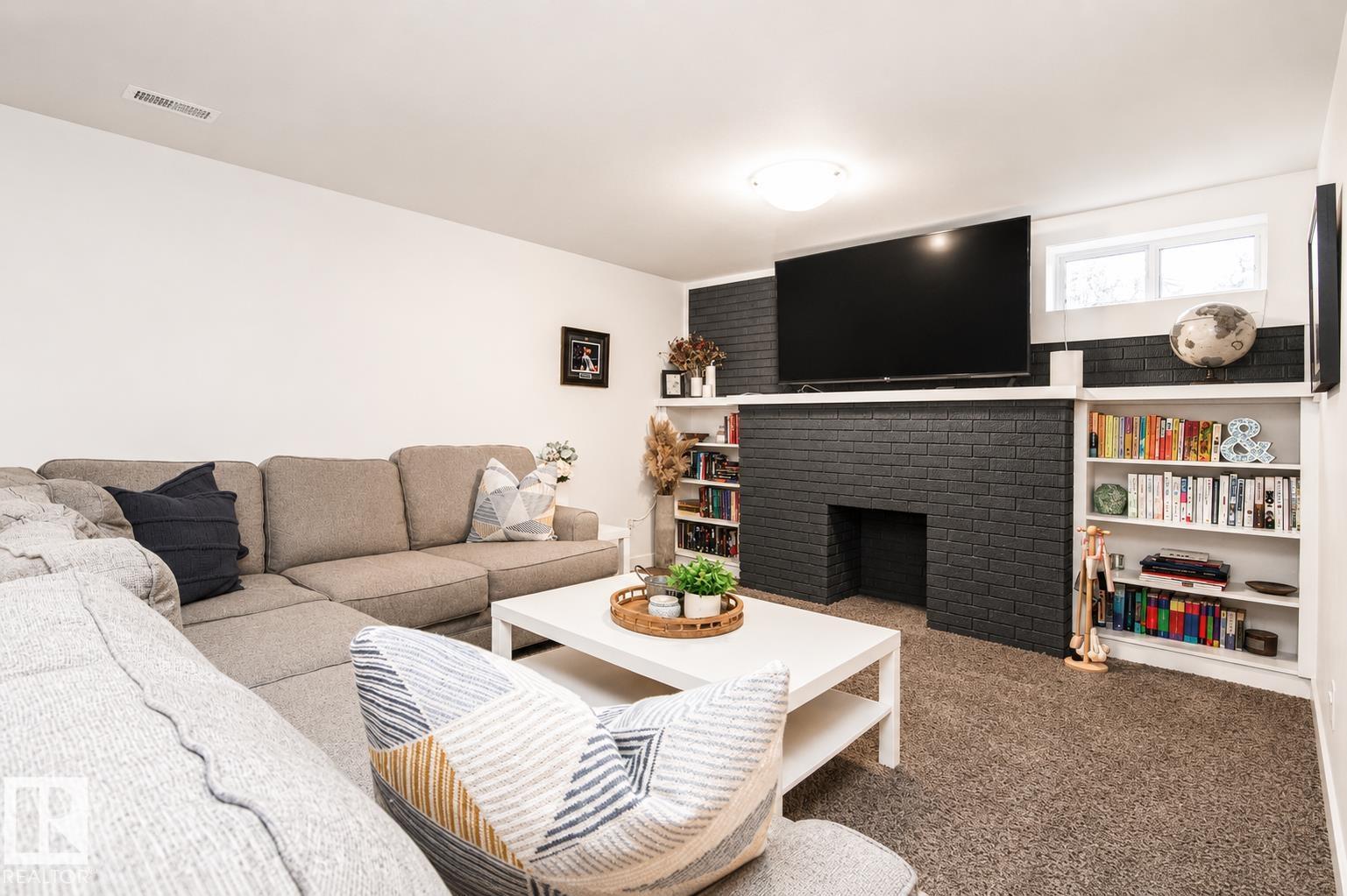 4904 103 AV NW — photo 36