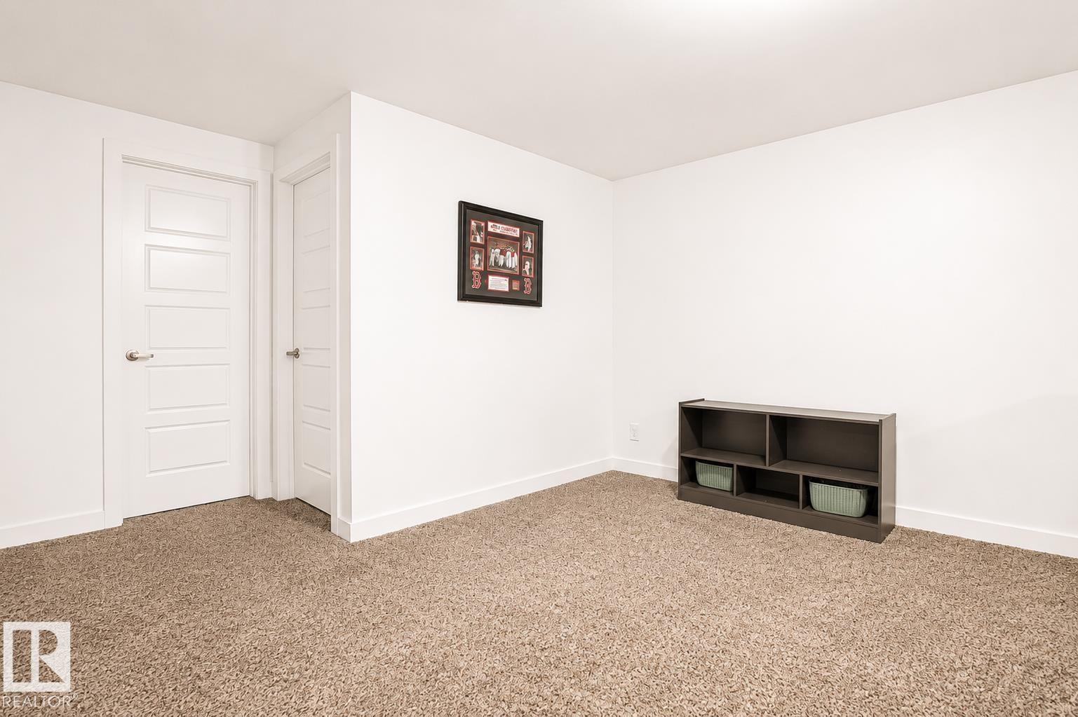 4904 103 AV NW — photo 37