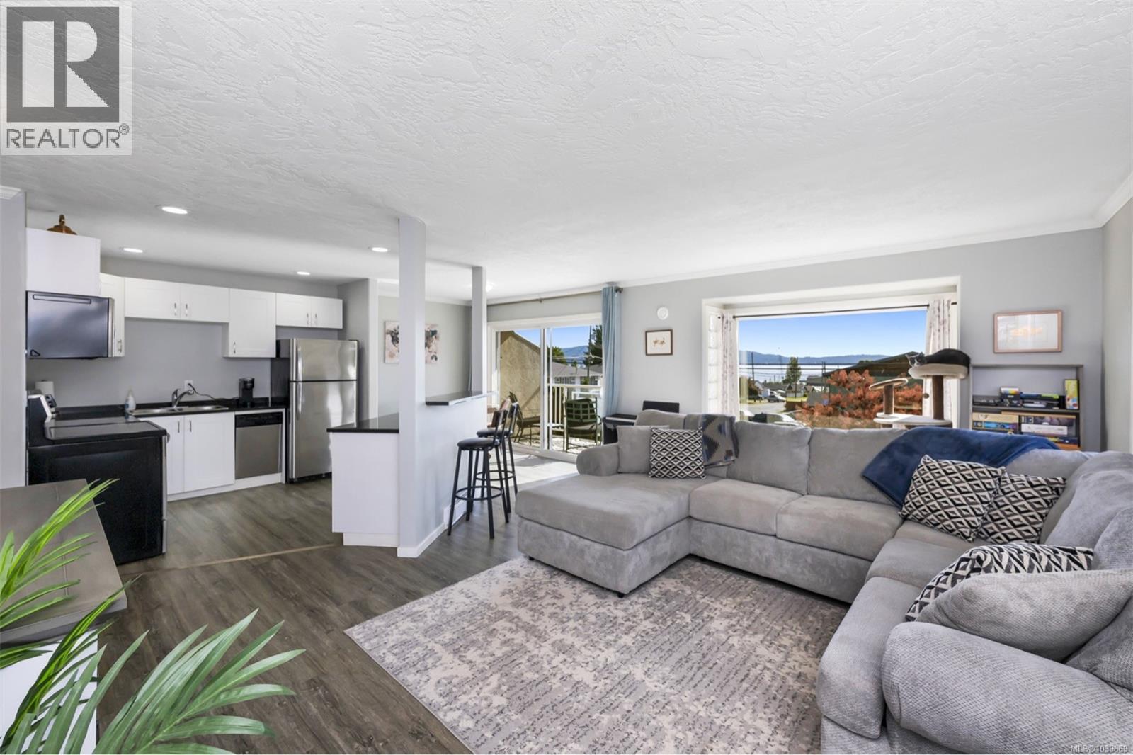 8108 Bertha St - 11