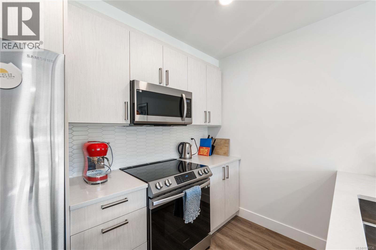 #102 135 Haliburton St - 18