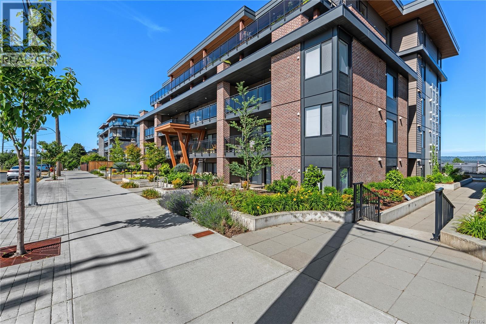 #102 135 Haliburton St - 30